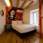 Hostel Petit Lusa